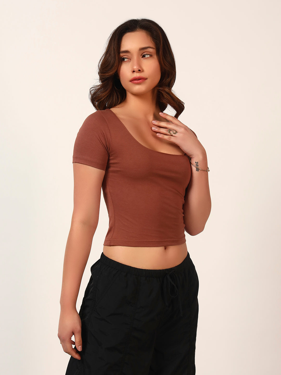 EssentialForm Fitted Scoop Neck Baby Tee